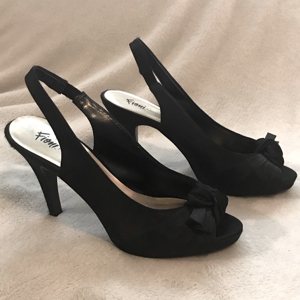 Fioni Night, Black fabric peek-a-toe-with-a-bow stilettos size 7
